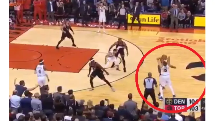 El triple imposible de Nikola Jokic que los árbitros invalidaron
