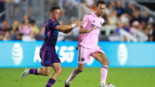 Brecht Dejaegere durante el encuentro donde Messi criticó de dura manera al PSG: GETTY IMAGES