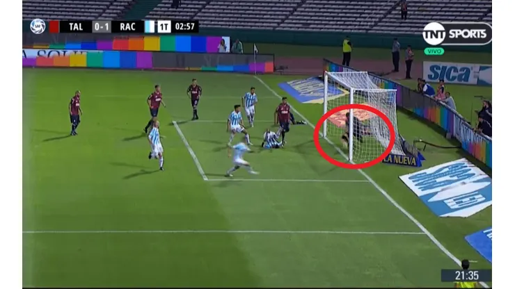 ¿¡Entró o no!? A los dos minutos, Centurión metió el primero para Racing con dudas incluidas