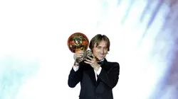 Con el Balón de Oro en mano, Modric se rindió ante Messi y Cristiano