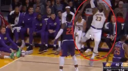 ¡Aprende, novato! LeBron James lleva a la escuela a Deandre Ayton