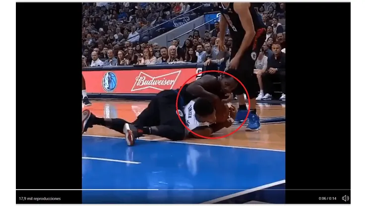 ¡Ouch! Patrick Beverley le tumba un diente a Dennis Smith Jr
