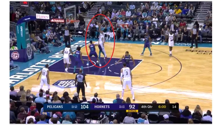Drible, baile y clavada: La jugada de la noche por Anthony Davis