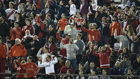 La hinchada de River enfrentó y desafió a la barrabrava del club