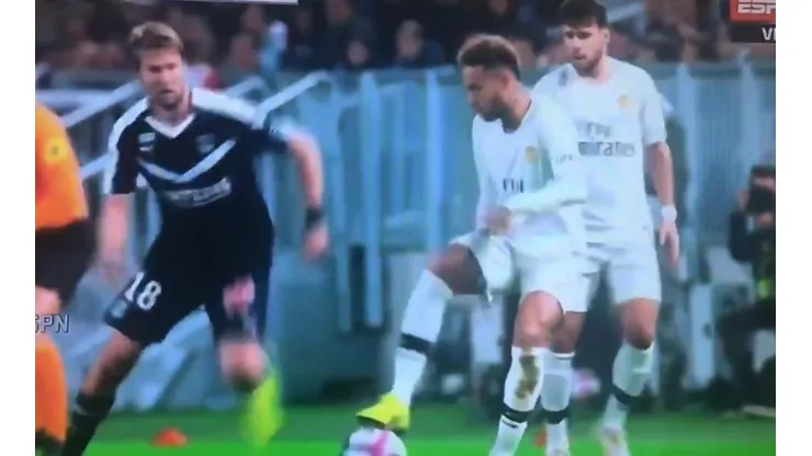 Neymar y una acción para enmarcar.