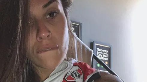 Bien relajada y desde arriba Ivana Nadal se filmó tomando sol con una bikini muy chiquita