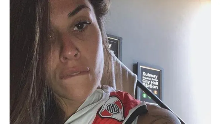 Bien relajada y desde arriba Ivana Nadal se filmó tomando sol con una bikini muy chiquita