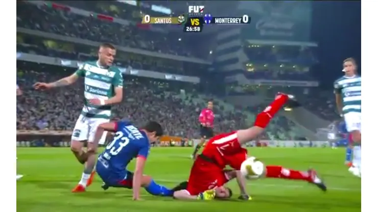 Barovero se dobló todo el cuello.