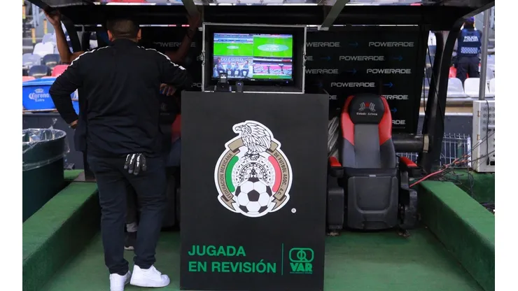 El VAR, otra vez un desastre.