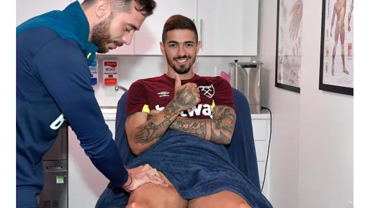 Las redes enloquecen con el abrigo del perro de Lanzini