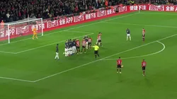 Más al ángulo imposible: el golazo de tiro libre de Cédric al Manchester United