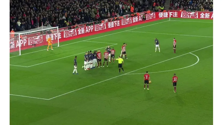 Más al ángulo imposible: el golazo de tiro libre de Cédric al Manchester United