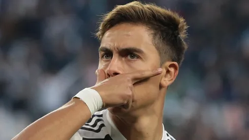 El festejo característico de Dybala.