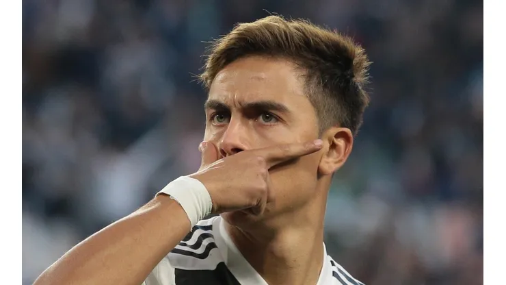El festejo característico de Dybala.