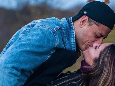 La novia de Chicharito festejó su gol con un grito y llena de amor