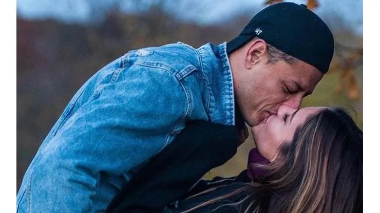 La novia de Chicharito festejó su gol con un grito y llena de amor