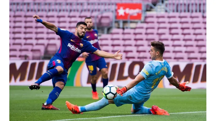 Chichizola enfrentando a Barcelona.