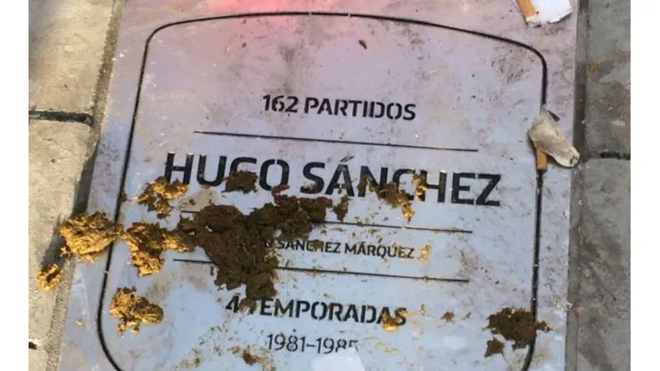 Tapan a Hugo Sánchez del Paseo de las Leyendas del Aleti y lo cambian por Falcao
