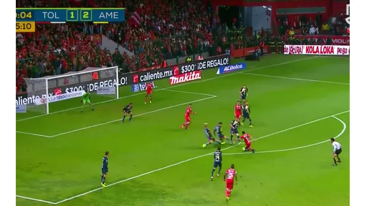 Tremendo golazo de Vega.