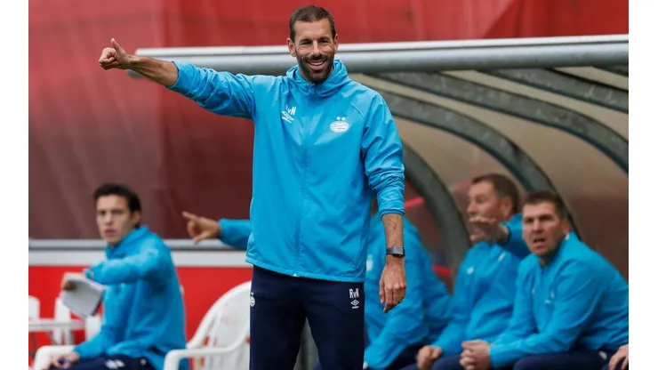 Van Nistelrooy habló maravillas de Lozano.
