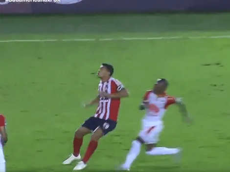 Roja directa: el codazo de Teo Gutiérrez por el que Junior quedó con 10