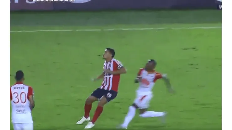Roja directa: el codazo de Teo Gutiérrez por el que Junior quedó con 10