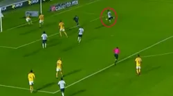 Guzmán salió a cualquier lado y Felipe Mora no lo perdonó