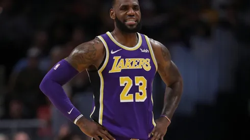 ¡Molestia en los Lakers! LeBron James ignora al coach Luke Walton