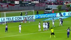 El arquero de Gimnasia le regaló un gol al Pity Martínez y gana River