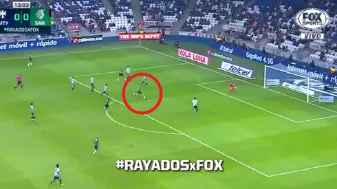 Tremendo fallo de Jonathan Rodríguez.