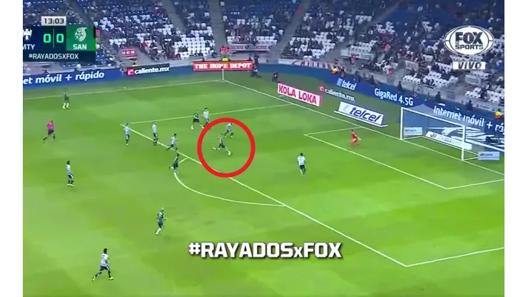Tremendo fallo de Jonathan Rodríguez.
