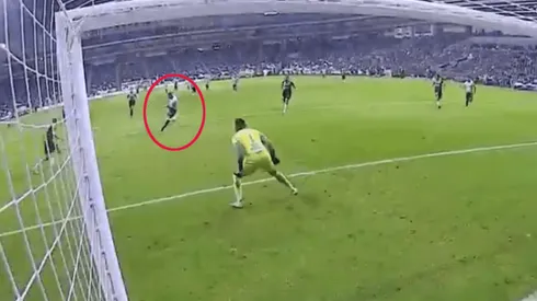 ¡Ay, Rogelio! Funes Mori quedó mano a mano pero le erró al arco