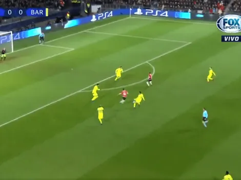 Chucky Lozano durmió a Busquets y el del Barcelona se vengó con una patada desde atrás