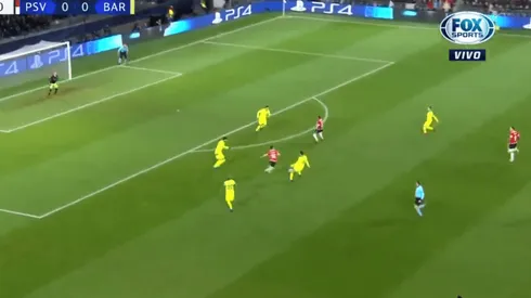 Chucky Lozano durmió a Busquets y el del Barcelona se vengó con una patada desde atrás