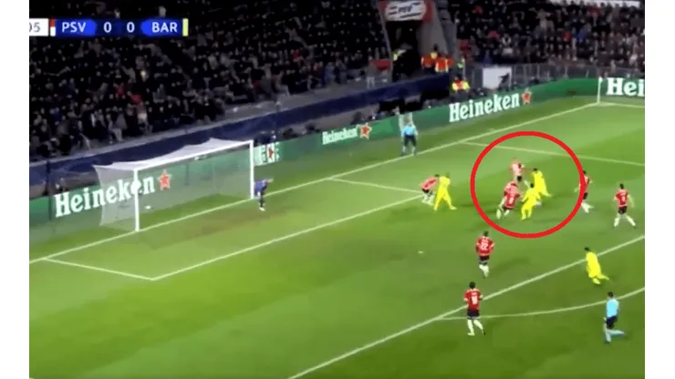 En una baldosa y rodeado por 4 rivales: el golazo de Messi que ni el arquero entendió
