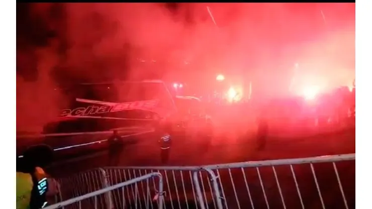 Fiesta en la llegada del plantel. (TycSports)