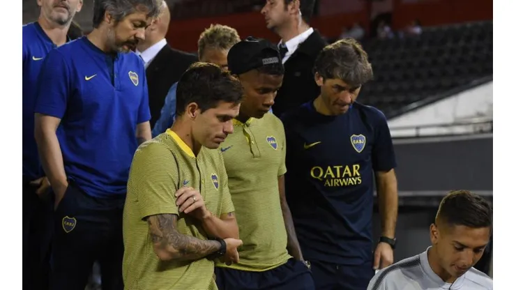 Los futbolistas de Boca dejando el Monumental.
