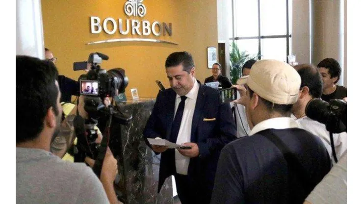 Las tres palabras que Angelici soltó antes de entrar a la reunión y decepcionaron a todo Boca