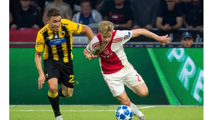 AEK Athens vs Ajax por la Champions League .