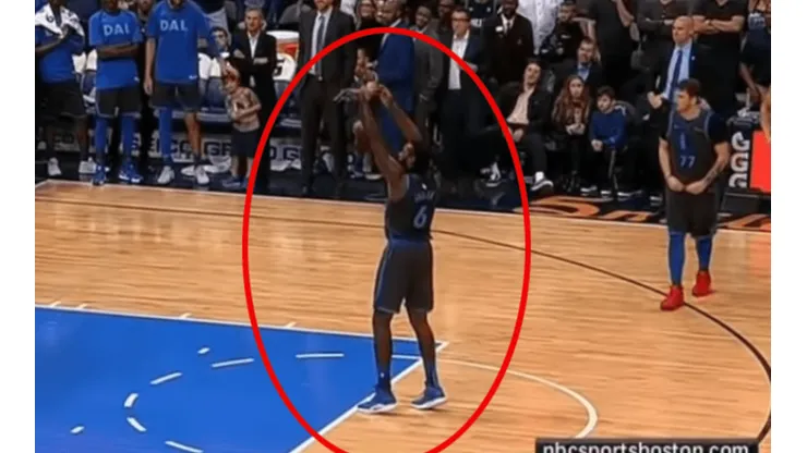 DeAndre Jordan falla un tiro libre y sus compañeros mueren de risa