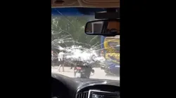 Miedo es poco: el video de la agresión al micro de Boca filmado desde el patrullero que lo escoltaba desde atrás