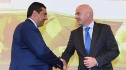 El presidente de la FIFA habría amenazado a Daniel Angelici