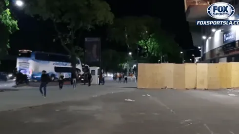 El micro de Boca se retiró de la cancha de River con mucha más escolta de con la que llegó