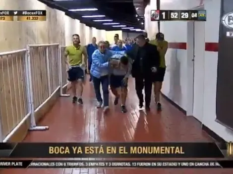 Gases y vidrios rotos: así recibieron en el Monumental al micro de Boca