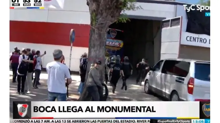 Boca ingresando al Monumental.