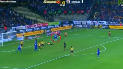 Pablo Aguilar saltó más alto que todos.