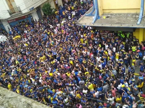 Esto es Boca: los hinchas que no entraron a La Bombonera metieron fiesta igual