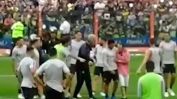 Tevez junto al hincha.