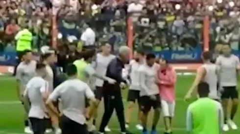 Tevez junto al hincha.