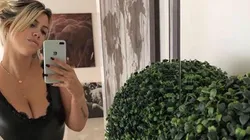 Con un video y una foto, Wanda Nara mostró un enterito bien chiquito y escotado